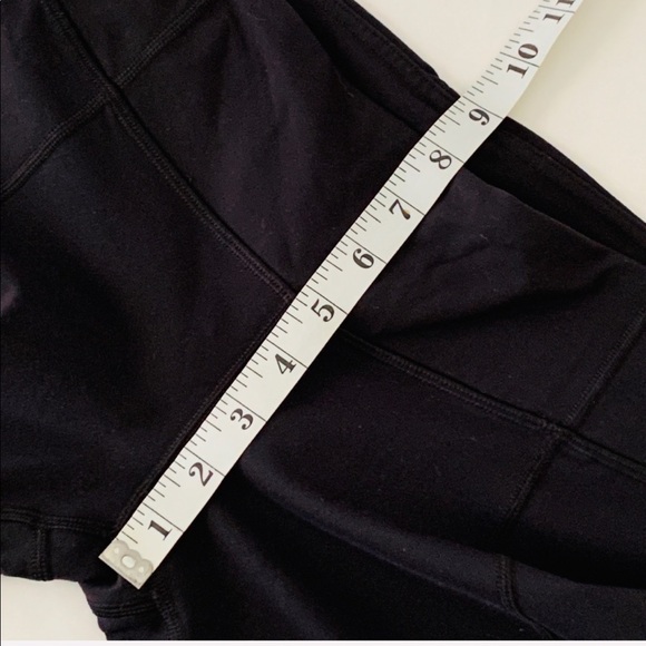 Lululemon Capri crop leggings Tadasana with back slit Sz 8 black - Picture 13 of 16